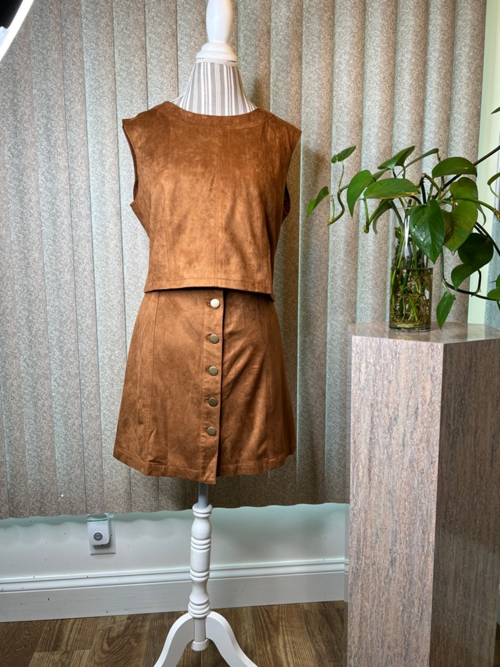 Bloome Jr Women’s Chestnut Faux-Suede Button-Front Mini Skirt, matching Top S-11